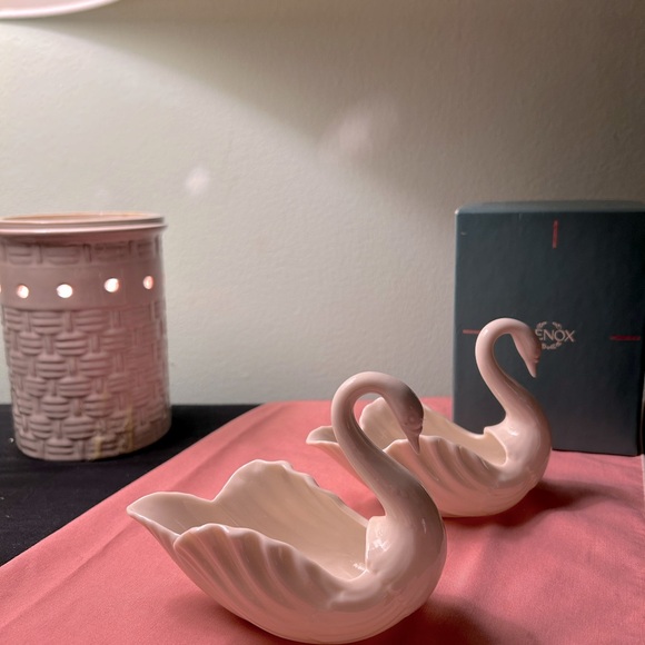 Vintage Lenox Cream Swan Porcelain Trinket Dishes. Made in the USA c 
1930-1953 - Picture 2 of 6